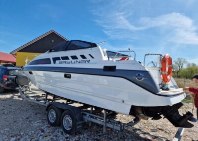 Fully restored 2003 Bayliner V6